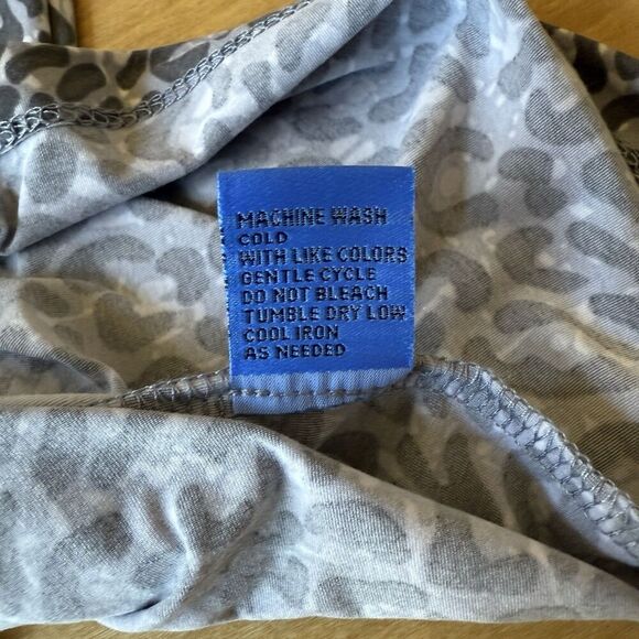 J MCLAUGHLIN NORA TOP TURTLENECK CHEETAH CASUAL CHIC TRANSITIONAL PIECE M - Picture 11 of 12